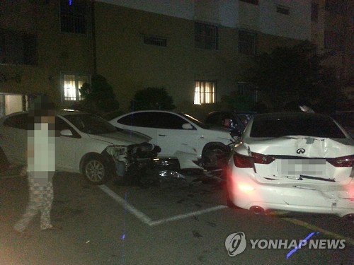 집앞에서 음주운전 하다 차량 7대 와장창