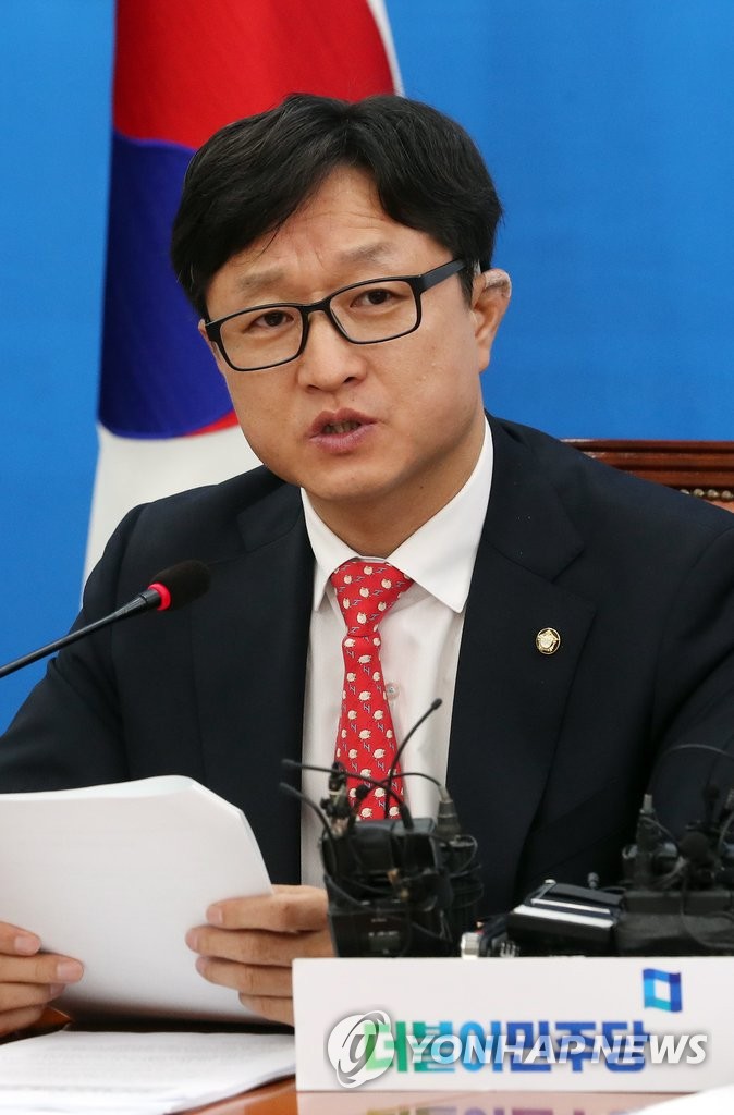발언하는 강병원