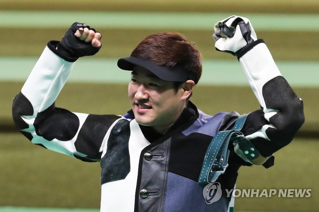 '소총 간판' 김종현