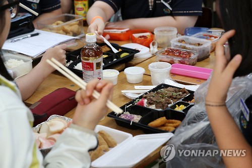 청소년 식품 선택 기준은?…'안전'보다는 '맛' - 1