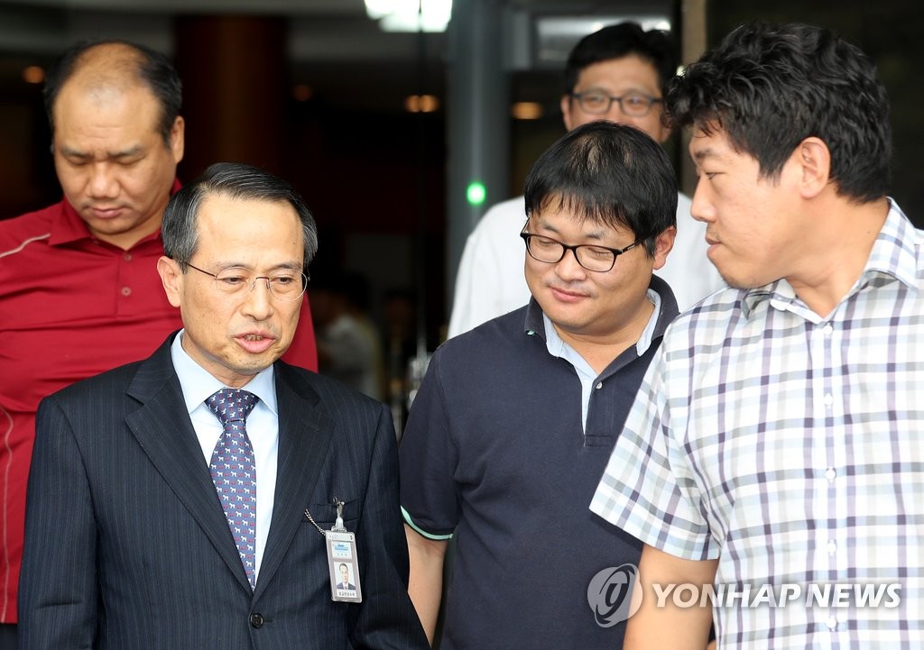 답변하는 외교안보수석