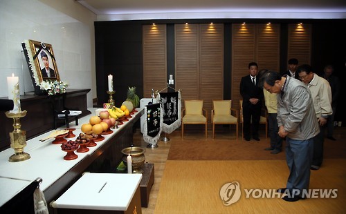 <태풍 차바> 강기봉 소방사 조문하는 이정현 대표