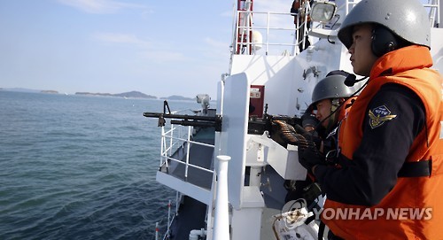 M60 기관총 쏘는 해경