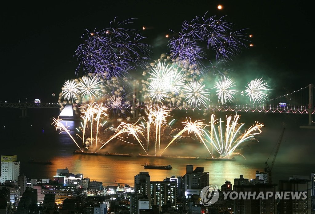 광안리 앞바다 화려한 불꽃쇼