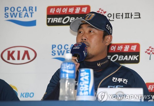 발언하는 이호준