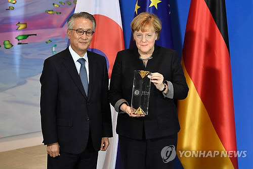 메르켈, 베를린서 서울평화상 수상