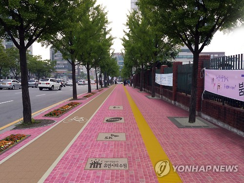 수원시 레인시티 구축…투수성 보도블록 설치