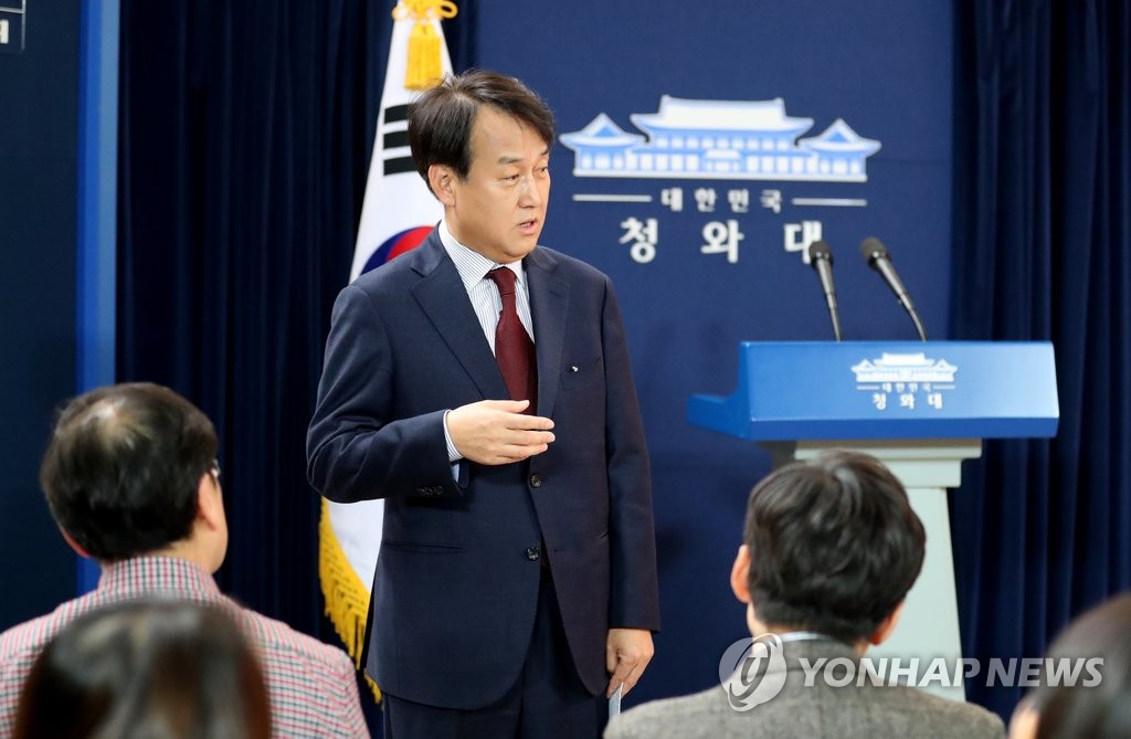 답변하는 정연국 대변인
