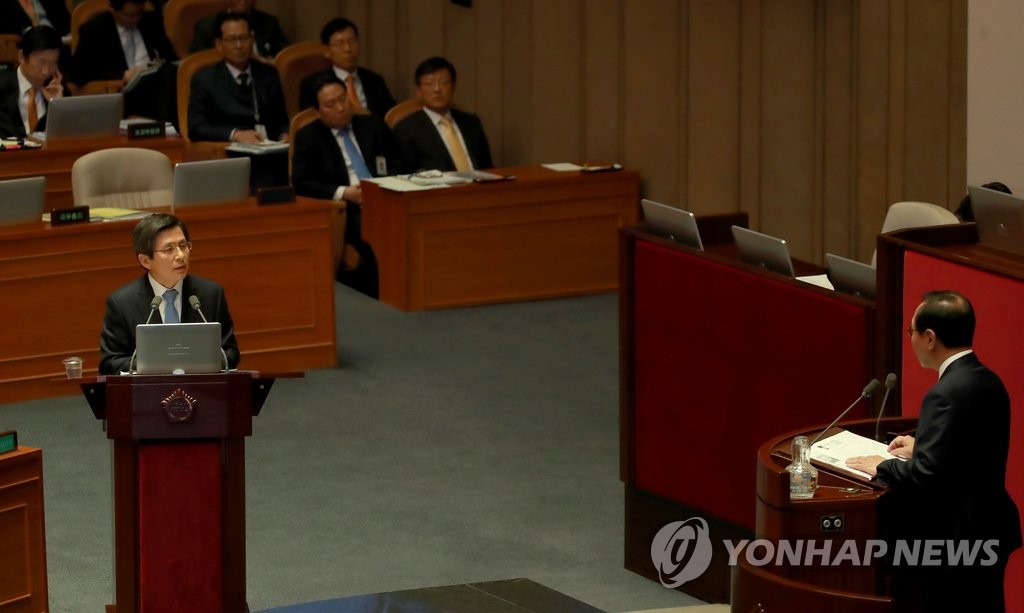 질의 답변하는 황교안 총리