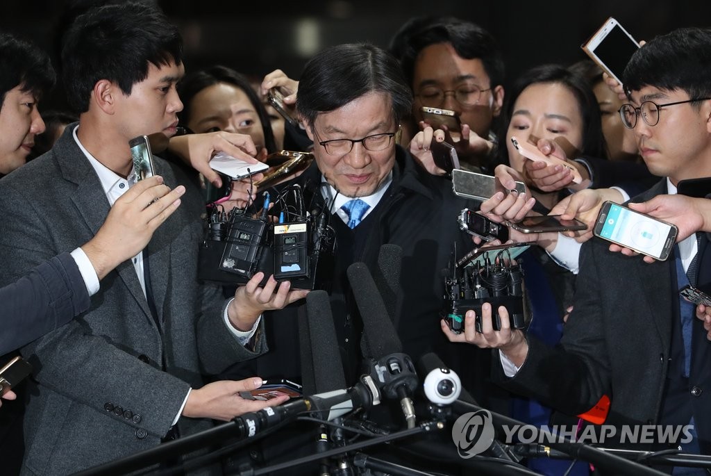 고개숙인 권오준 포스코 회장