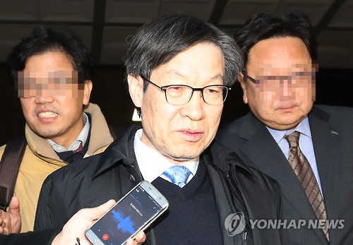 굳은 표정의 권오준 회장