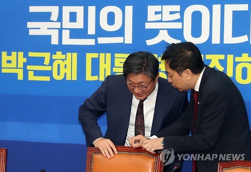 대화하는 이춘석 금태섭