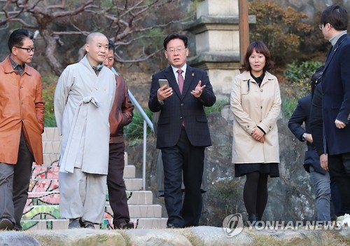 문빈정사 방문한 이재명