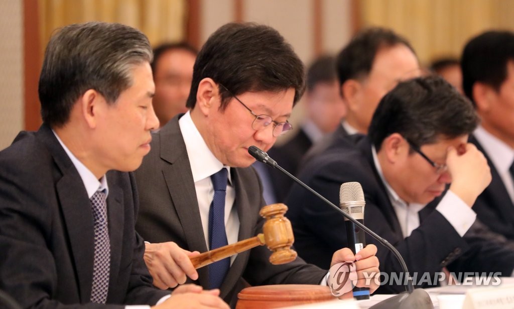 의사봉 두드리는 정몽규 위원장(사진 중앙)