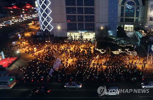 울산 롯데백화점 광장에서 열린 촛불집회