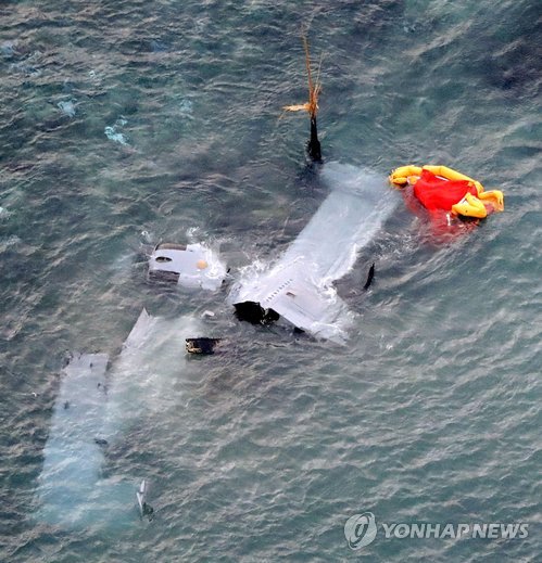 日 오키나와 동쪽 해상에 추락한 미 수직이착륙기 오스프리(오키나와AP=연합뉴스)