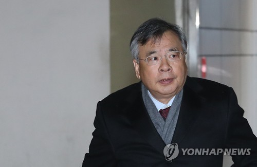 출근하는 박영수 특검