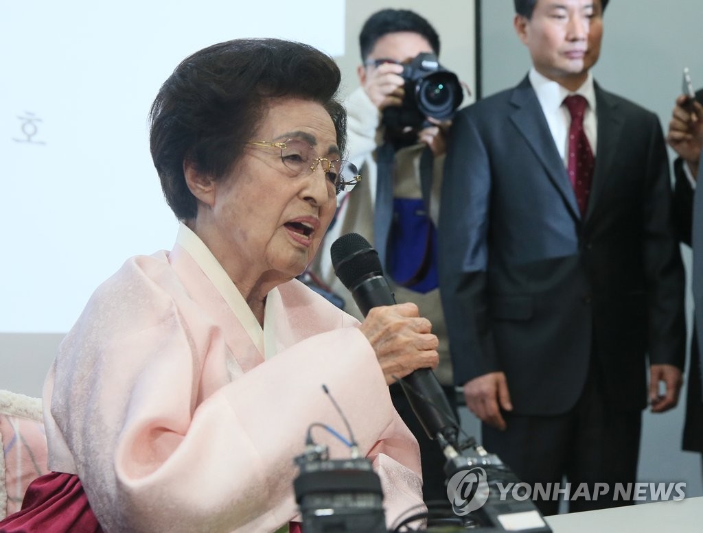 신년인사하는 이희호 여사