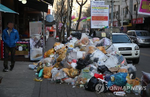 인도에 산처럼 쌓인 무단투기 쓰레기…오산시, 무단투기 수거 중단 66일