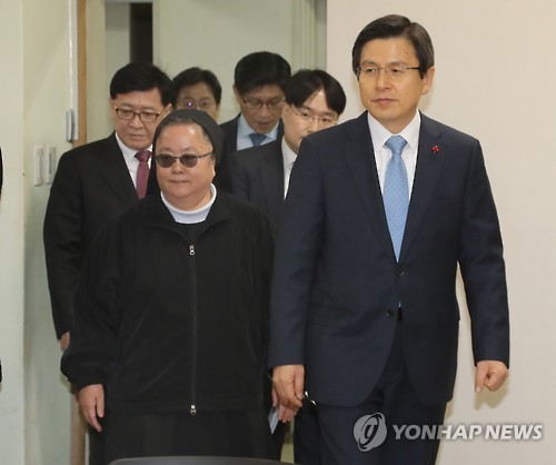 노숙인복지시설 방문한 황 권한대행