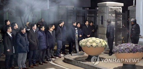 이재용 부회장 기다리는 삼성맨들