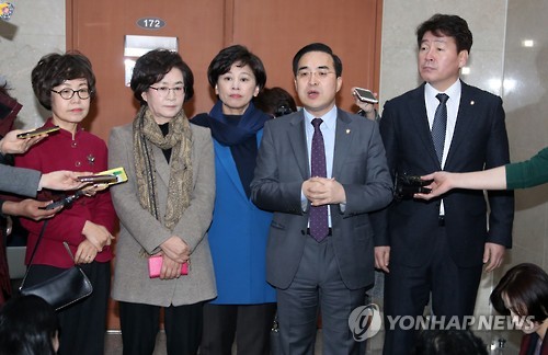 민주당 의원들, "박원순 불출마는"