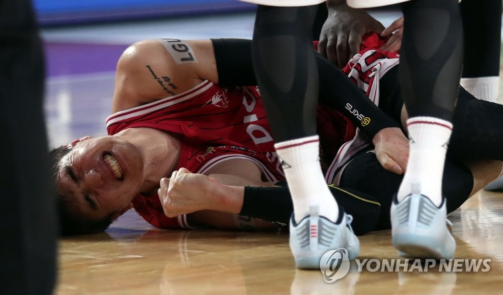김종규 통증 호소
