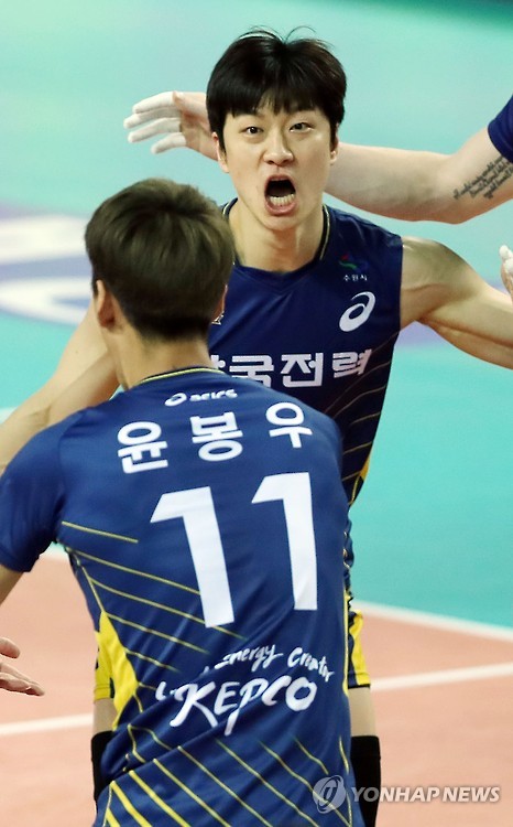 '민소매 유니폼 입었다가…' 강민웅 퇴장
