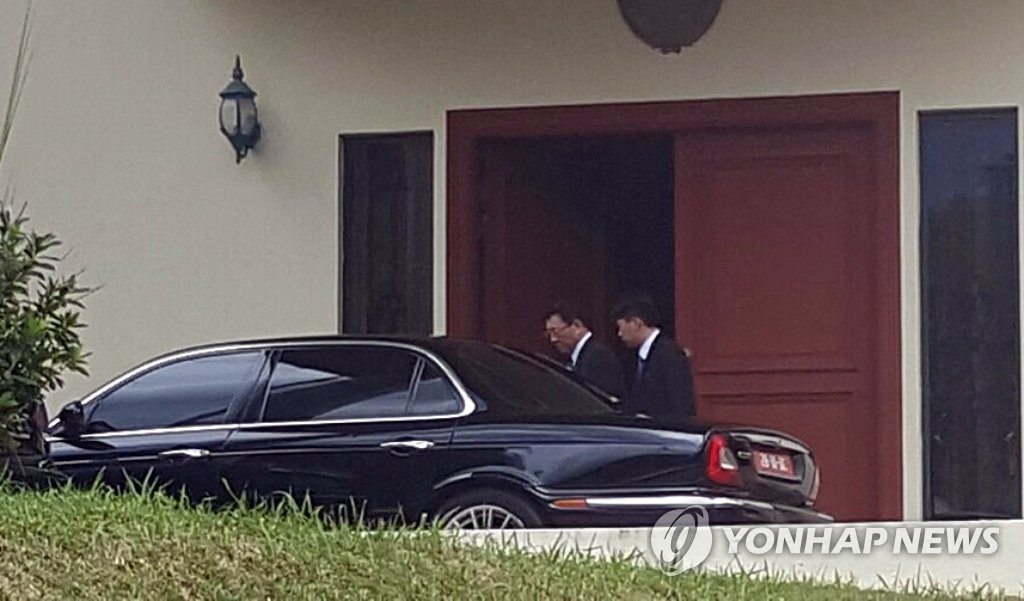북한 대사관 나서는 강철주 대사