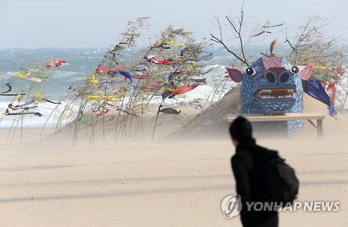 경포 해변의 거센 바람