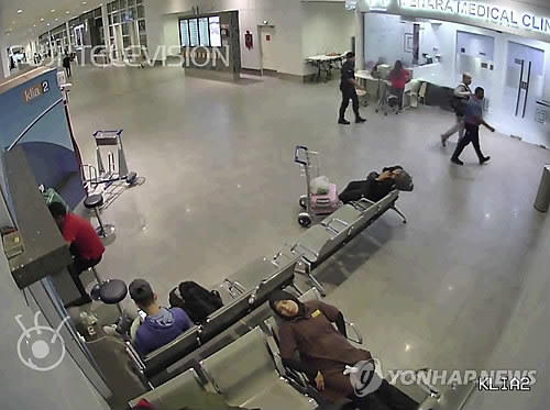 김정남 독극물 피습 당시 CCTV 영상 첫 공개