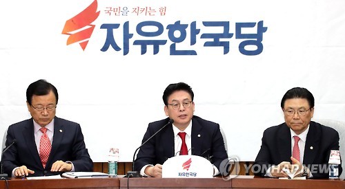 정우택, "특검연장 요구는 대선용 정치공세"