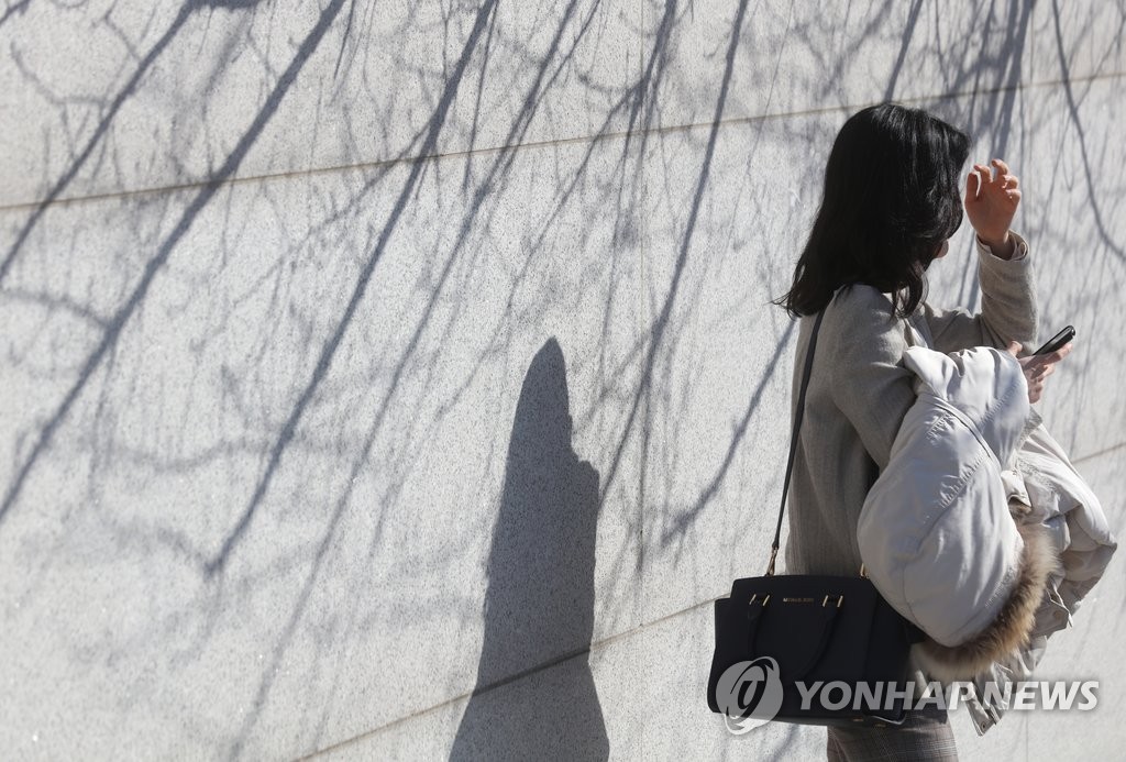 '봄기운 성큼' 서울 낮 11도…일교차는 여전 - 1