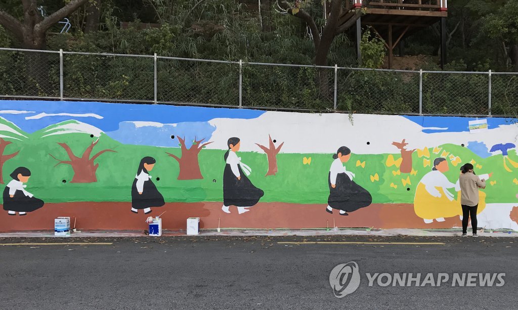 釜山団体　少女像付近に壁画を計画