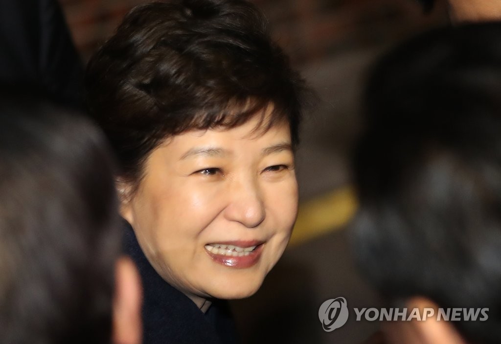 웃음 뒤에