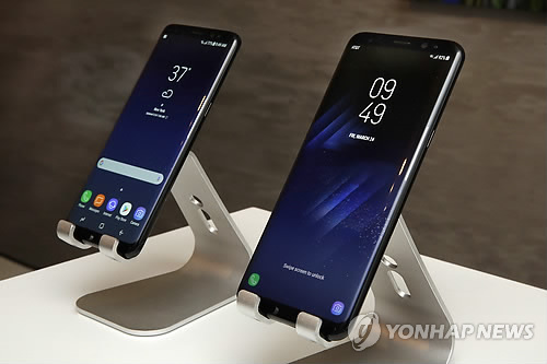 갤럭시S8(왼쪽)과 갤럭시S8플러스