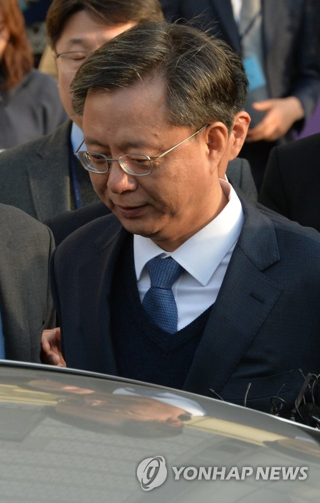 대기장소 향하는 우병우 전 비서관