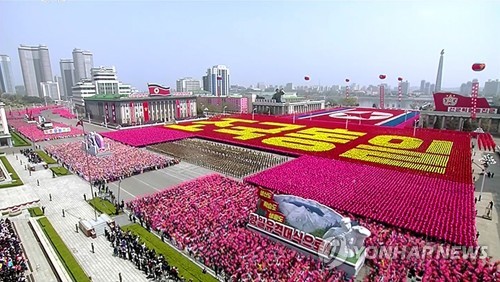 북한 김일성 생일 105주년 기념 대규모 열병식
