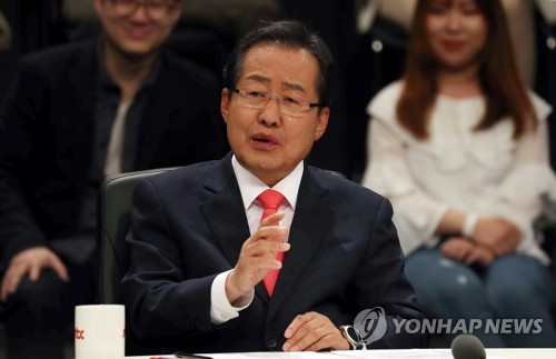 토론회 발언하는 홍준표 후보
