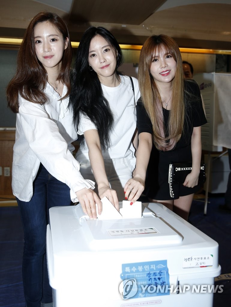 소중한 한표 행사하는 티아라