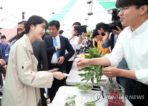 밝은 표정의 유담