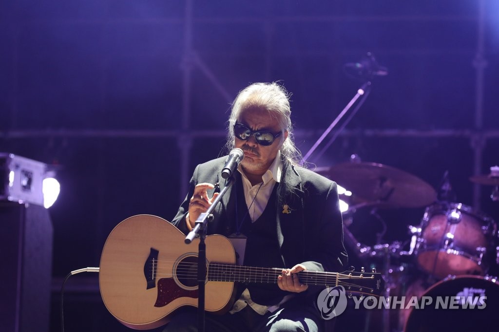 지난해 5월 세종문화회관에서 공연하는 전인권 [연합뉴스 자료사진