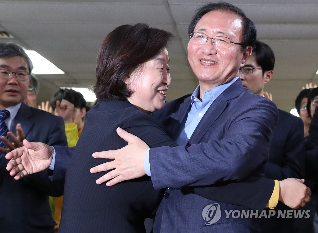 포옹하는 심상정-노회찬