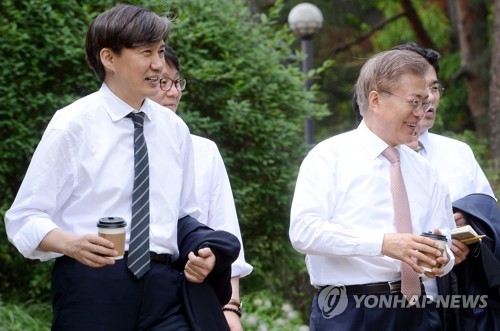 산책길 찾은 문재인 대통령