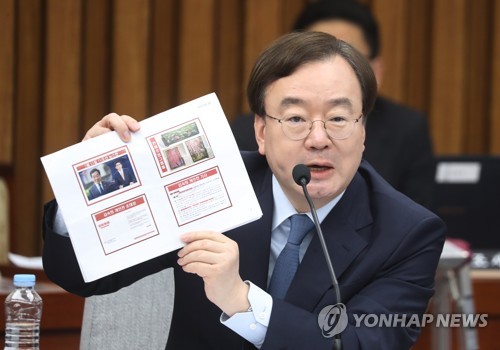 질문하는 강효상 의원