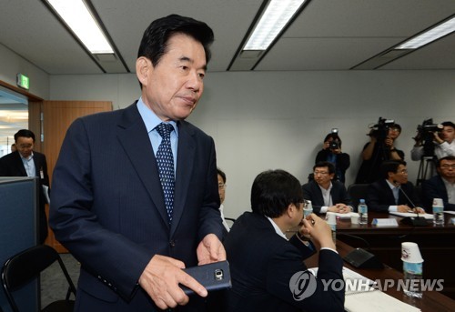 업무보고 참석하는 김진표 위원장
