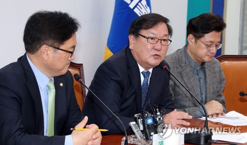 발언하는 김태년
