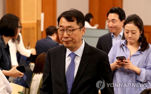 브리핑 마친 국민소통수석