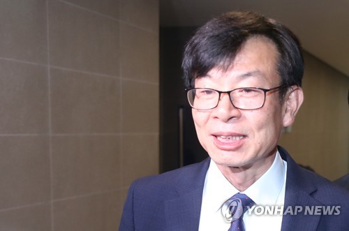 출근하는 김상조 후보자