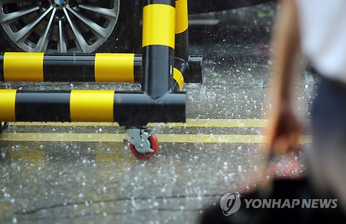 서울에 떨어진 난데없는 우박